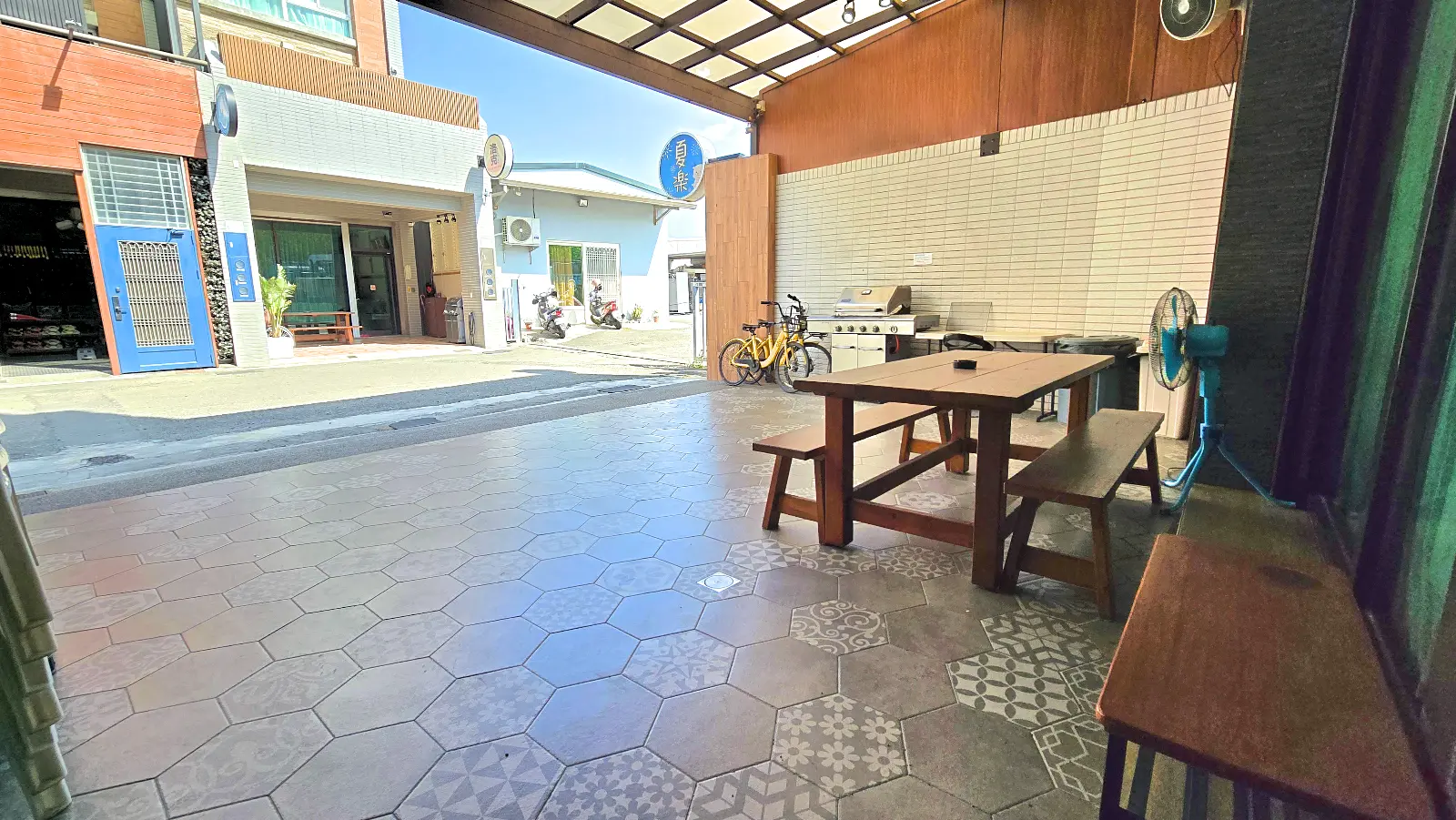 前庭遮雨烤肉區