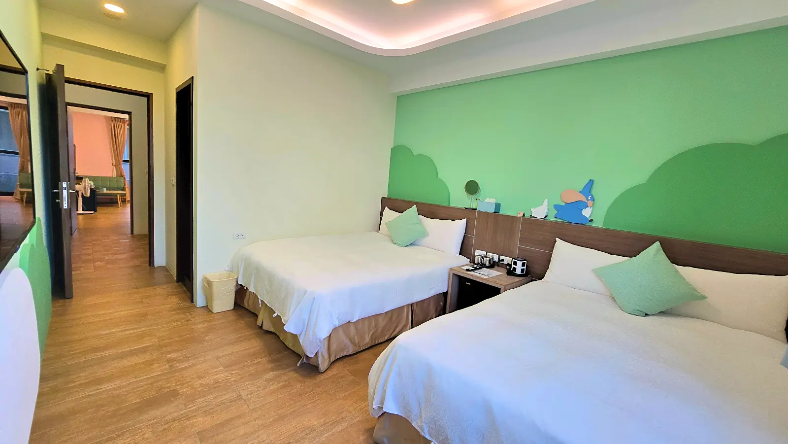 202龍貓四人房房內空間與入口