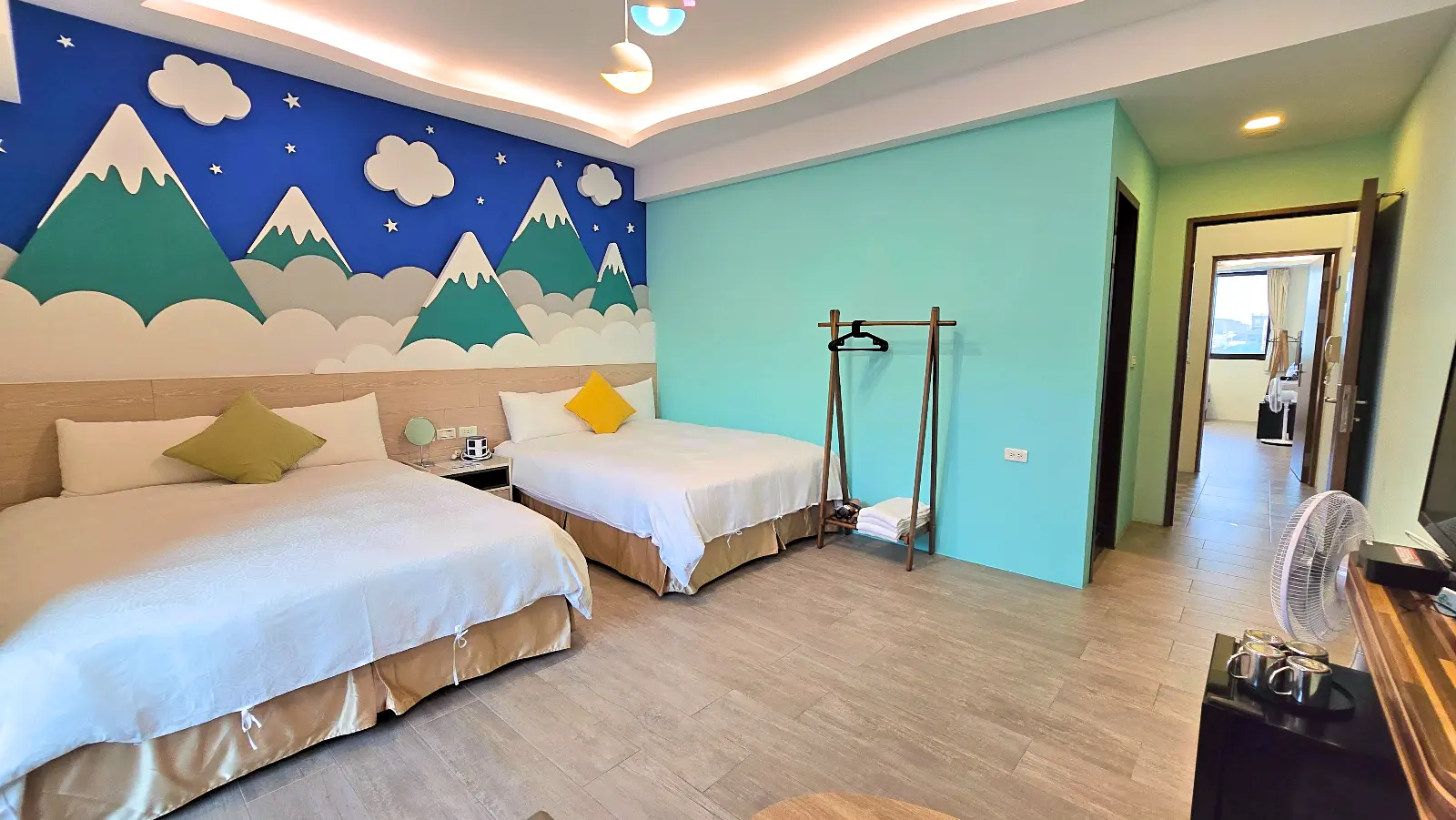 301雲海四人房兩張雙人床與房內空間