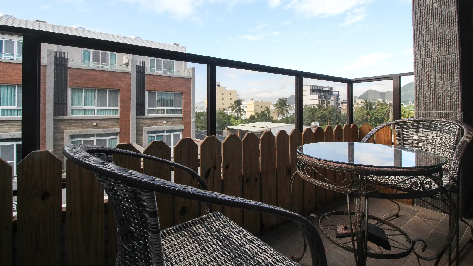 301雲海四人房陽台桌椅